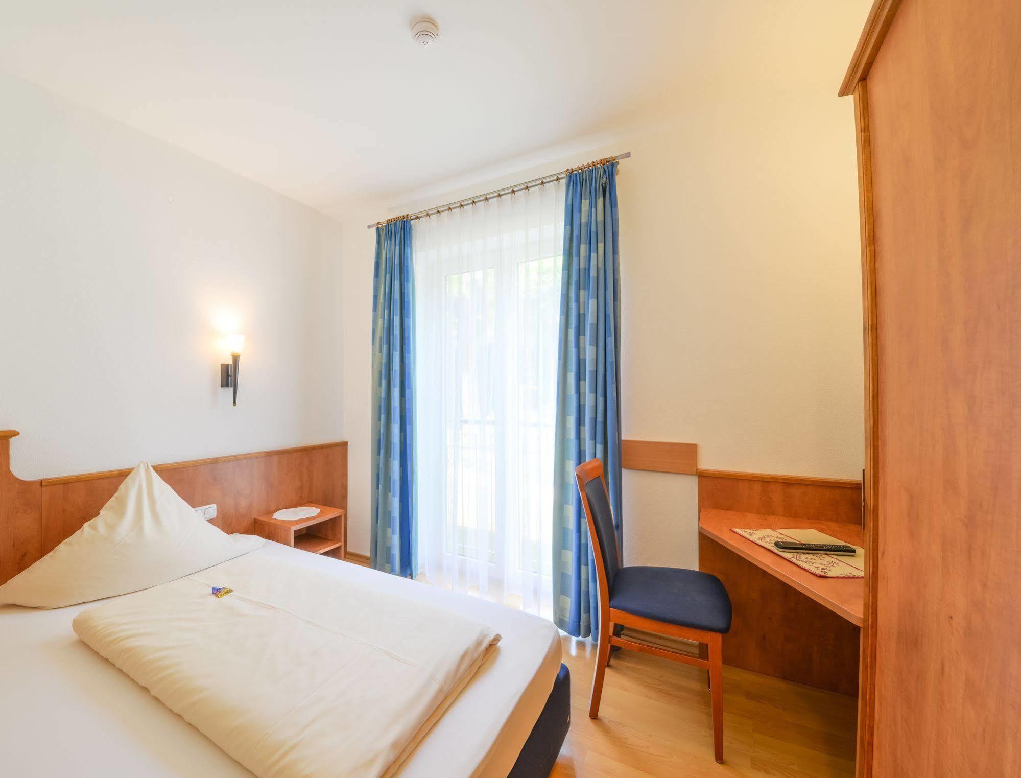 Hotel Waldhof Hohenkammer Екстериор снимка