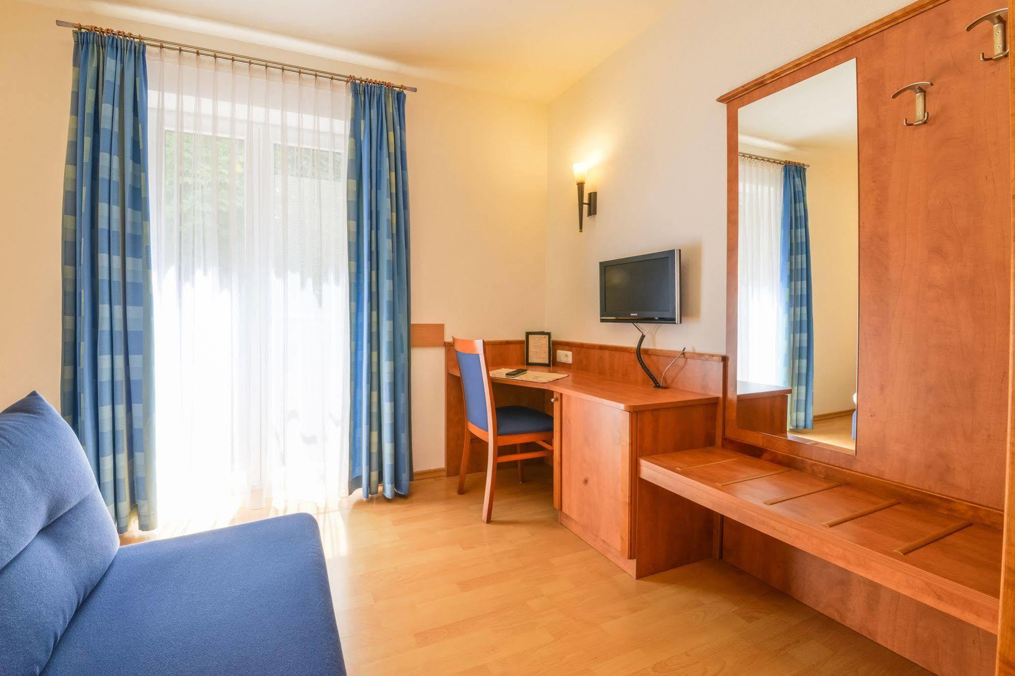 Hotel Waldhof Hohenkammer Екстериор снимка